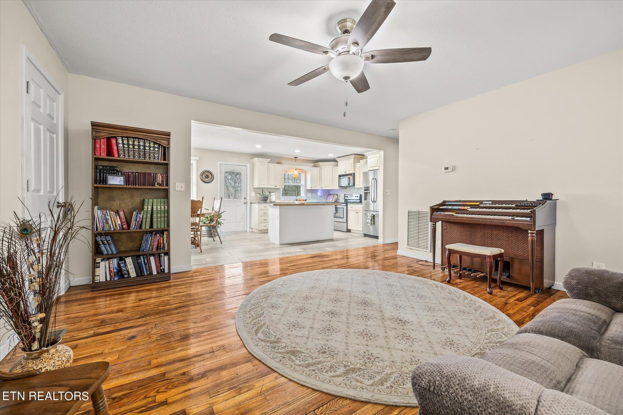 1240 Franklin Loop