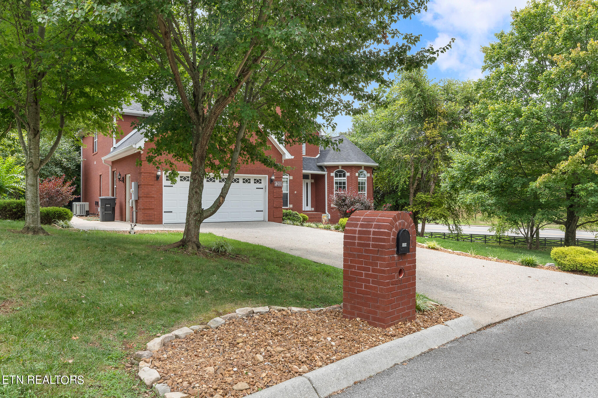 1209 Buckingham Place