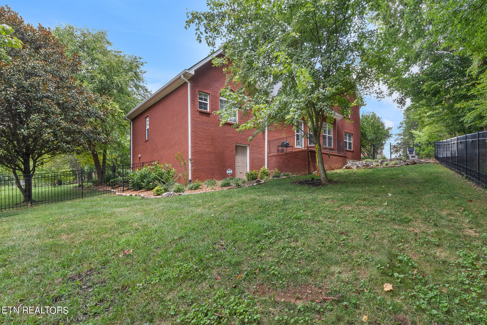 1209 Buckingham Place