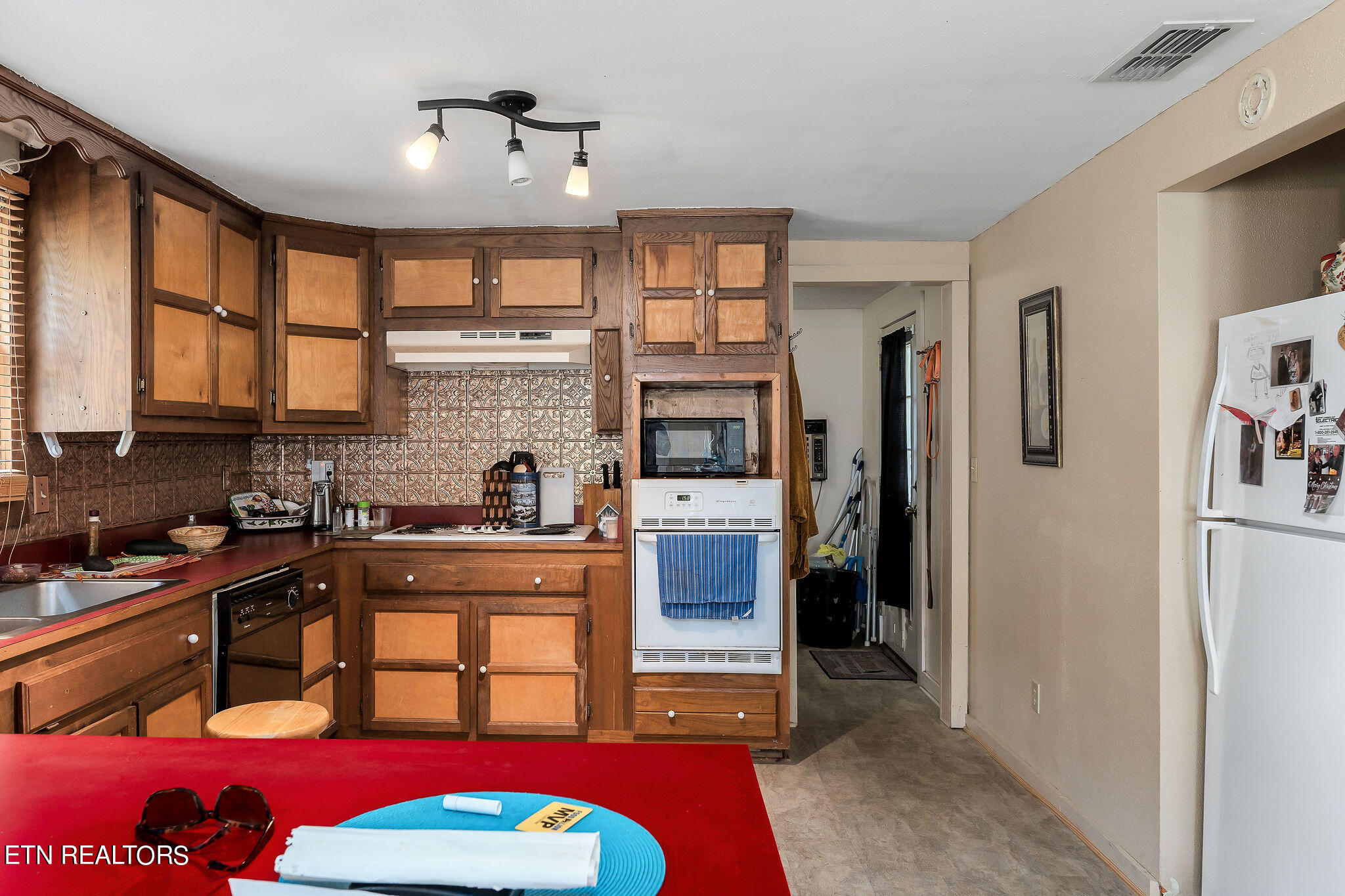 2665 Seven Knobs Rd