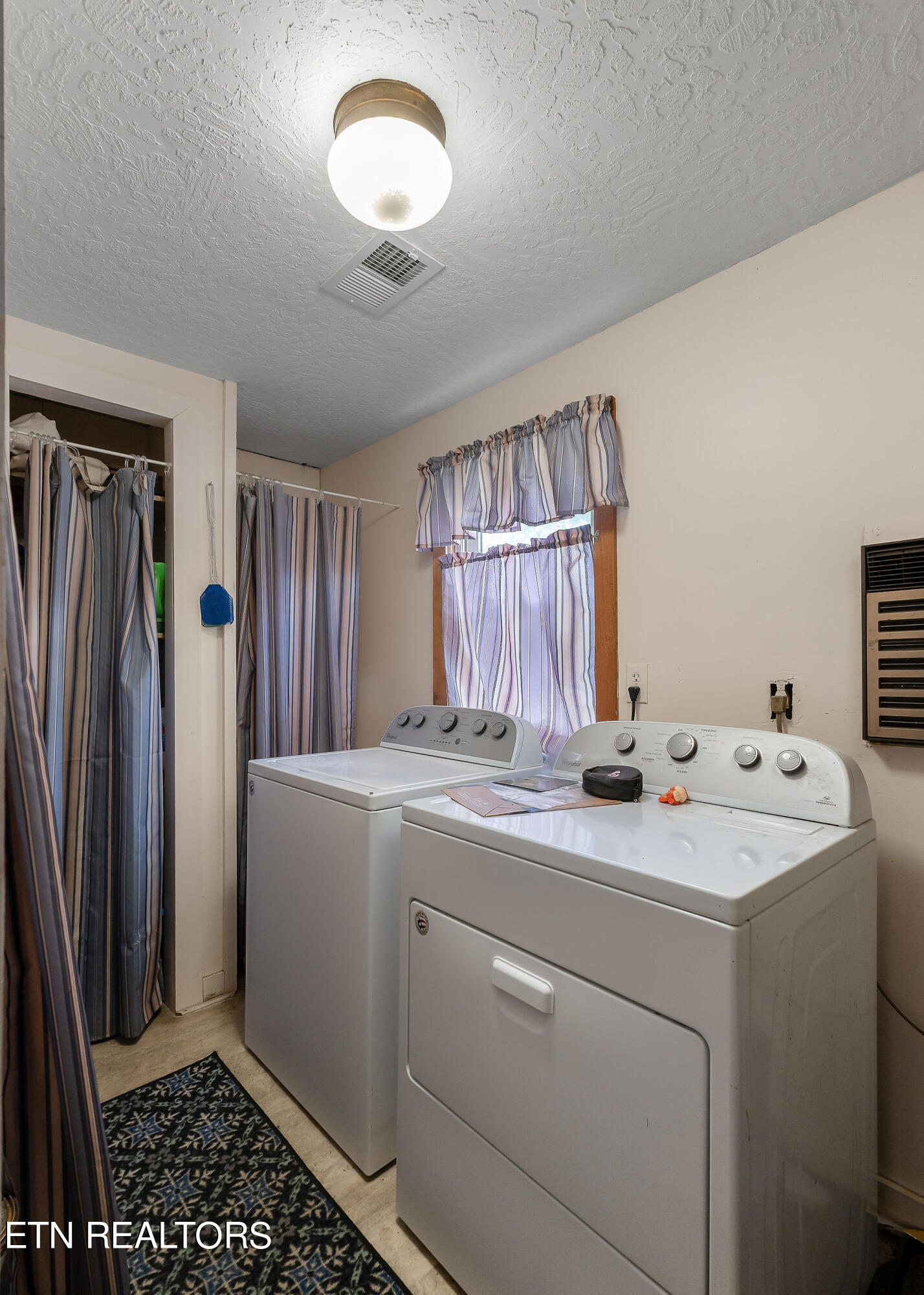 2665 Seven Knobs Rd