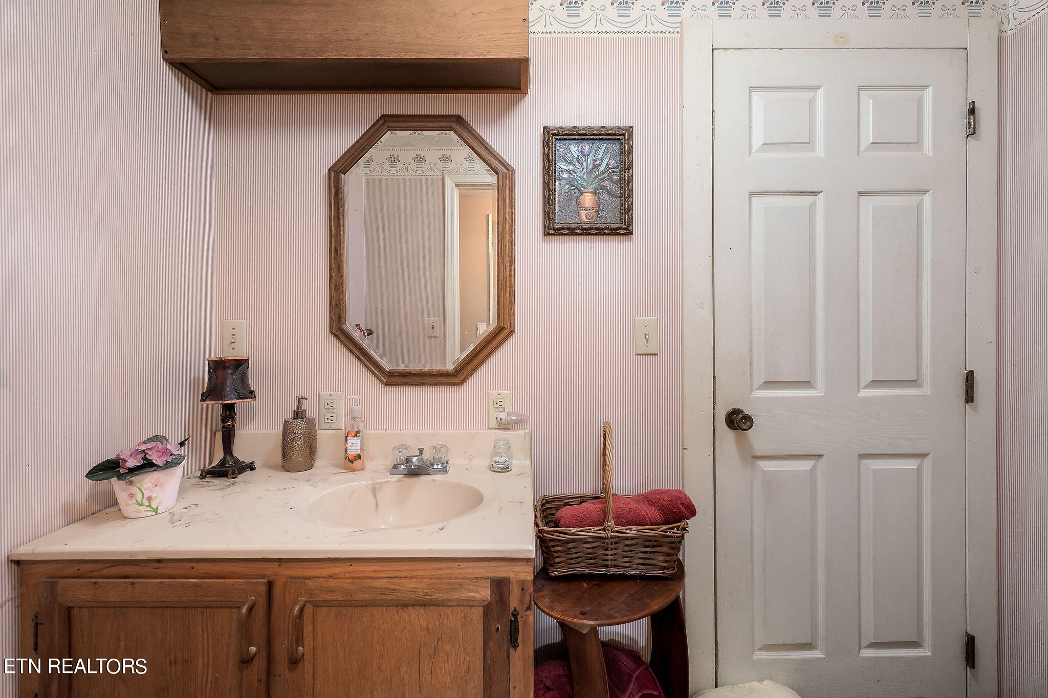 2665 Seven Knobs Rd