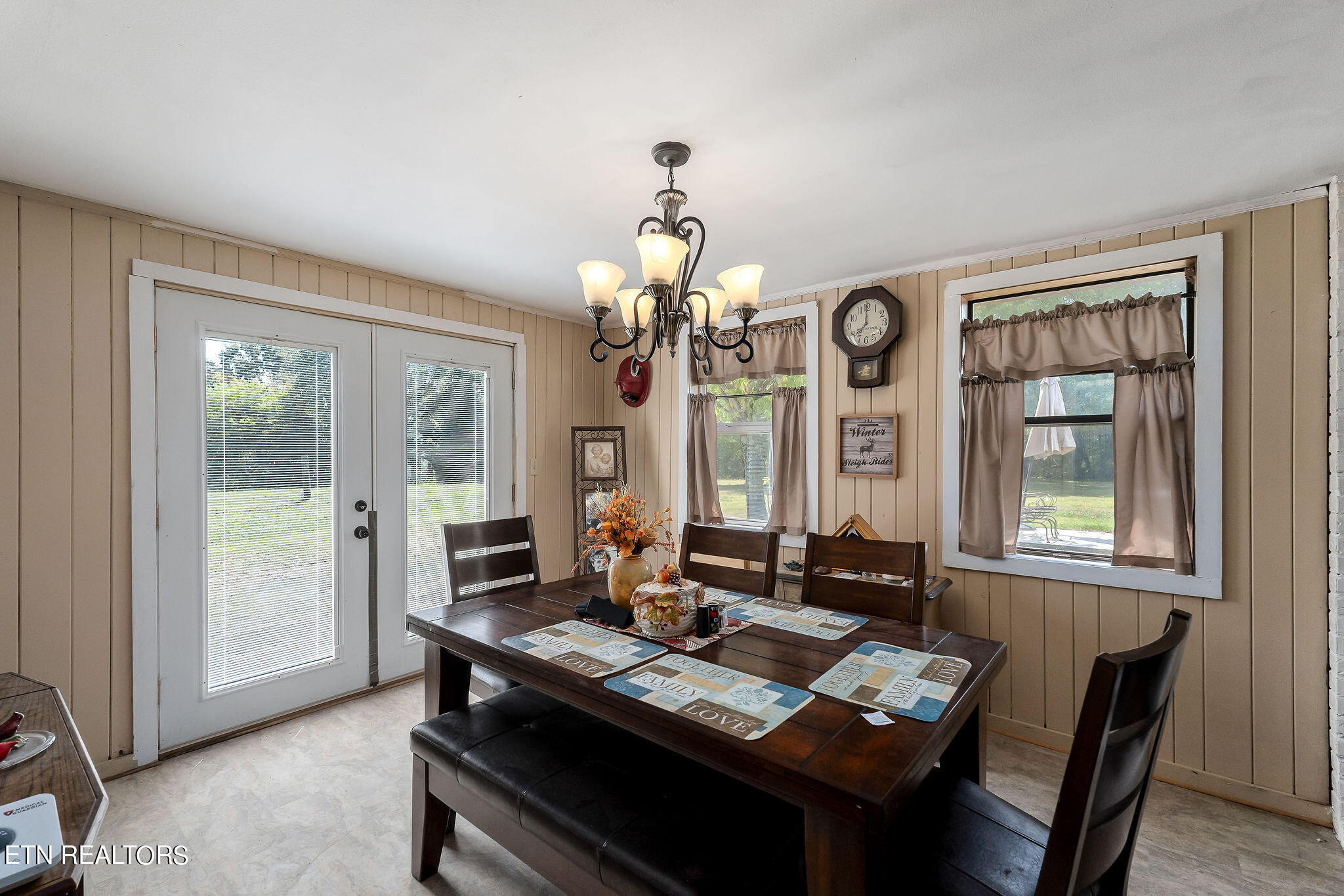 2665 Seven Knobs Rd