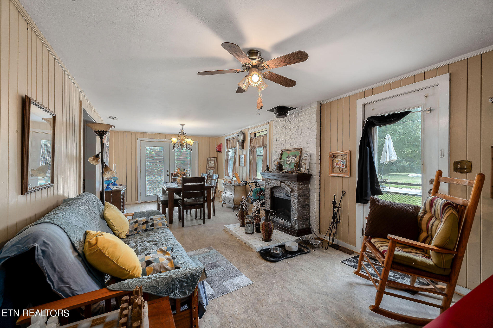 2665 Seven Knobs Rd