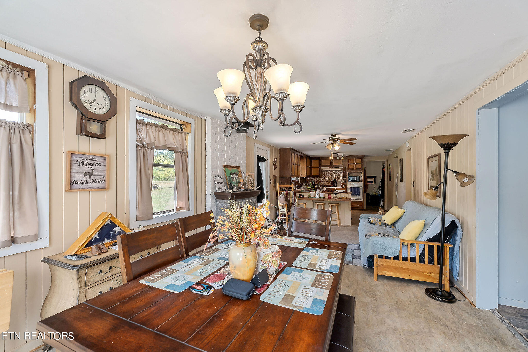 2665 Seven Knobs Rd