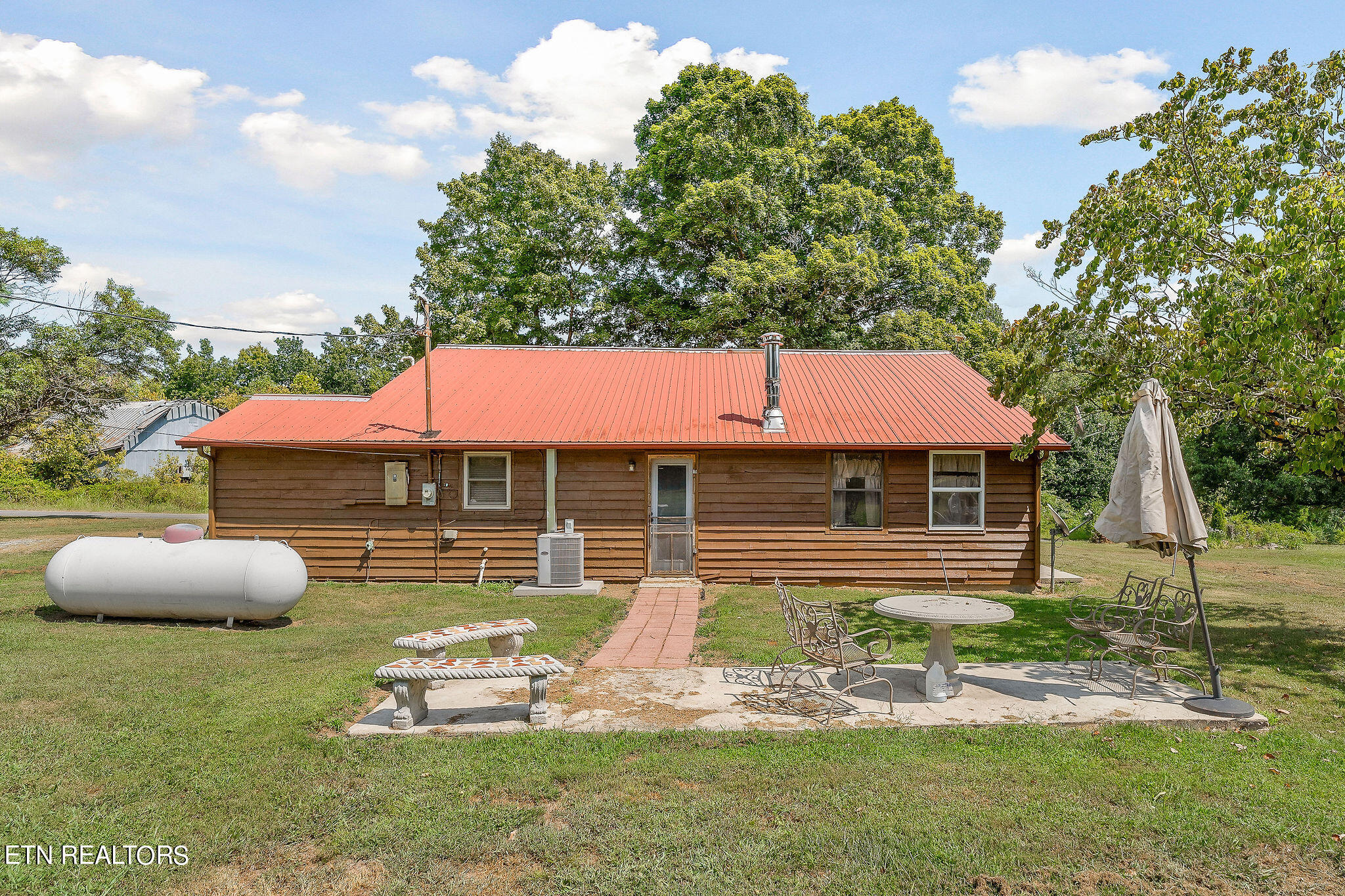 2665 Seven Knobs Rd