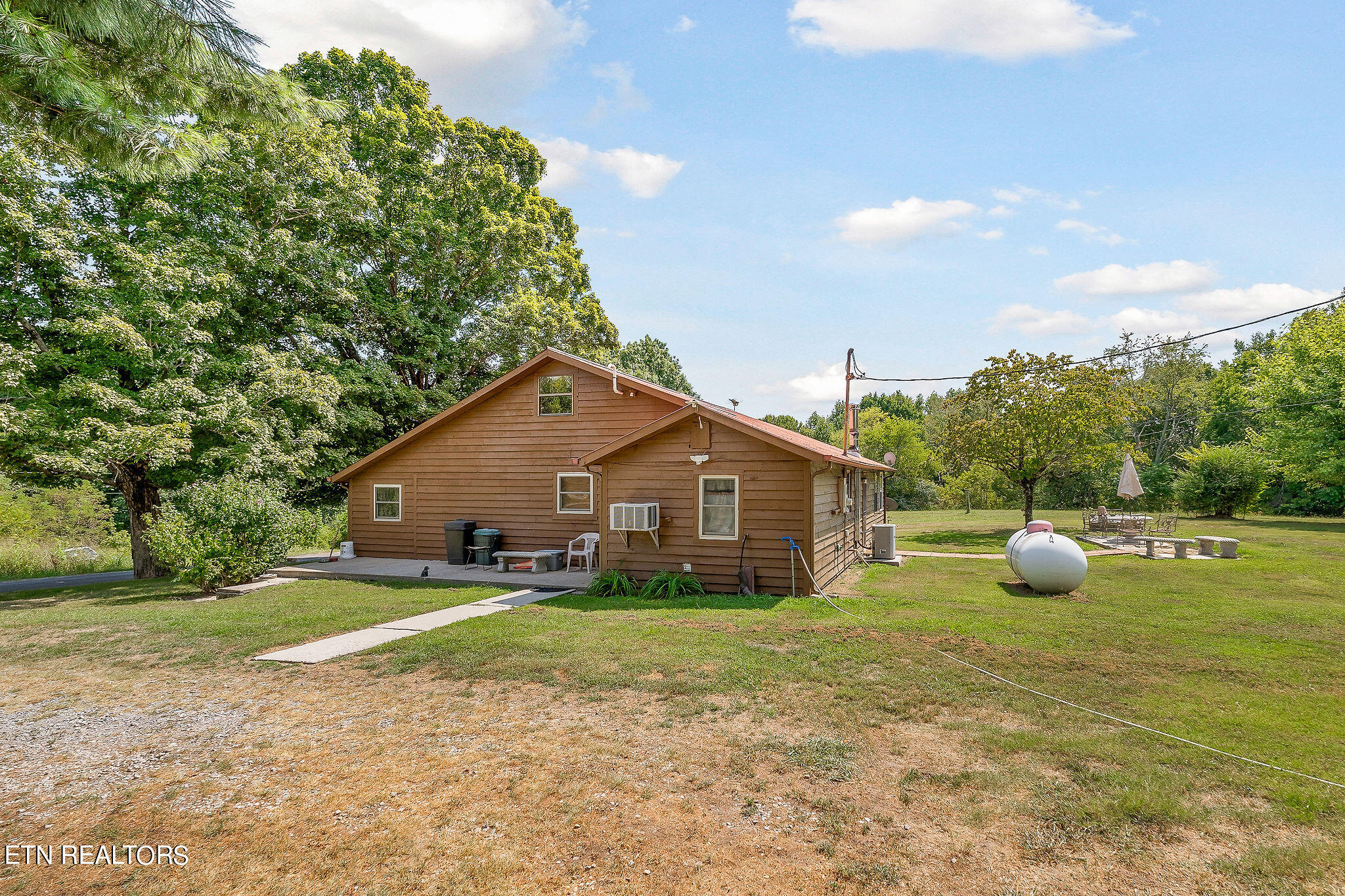 2665 Seven Knobs Rd