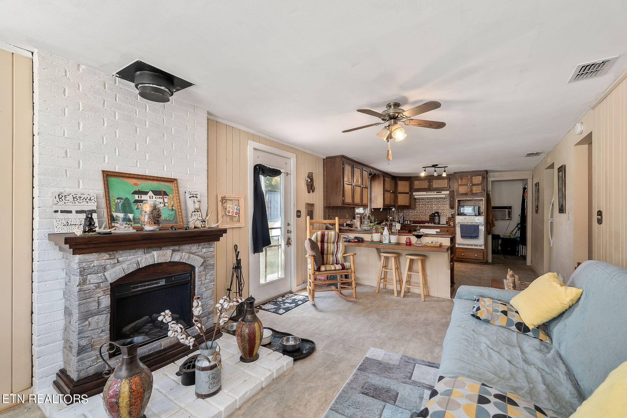 2665 Seven Knobs Rd