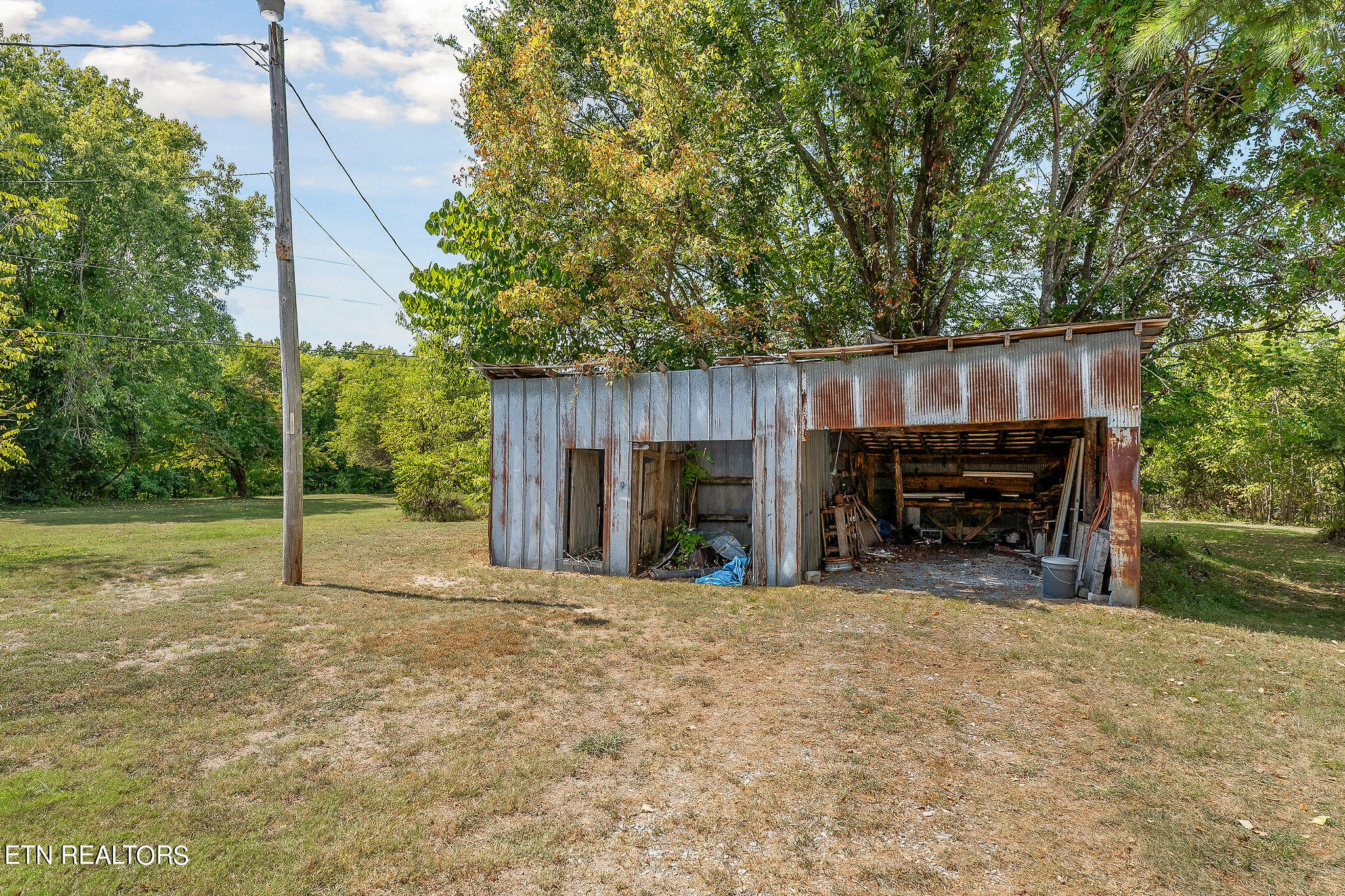 2665 Seven Knobs Rd