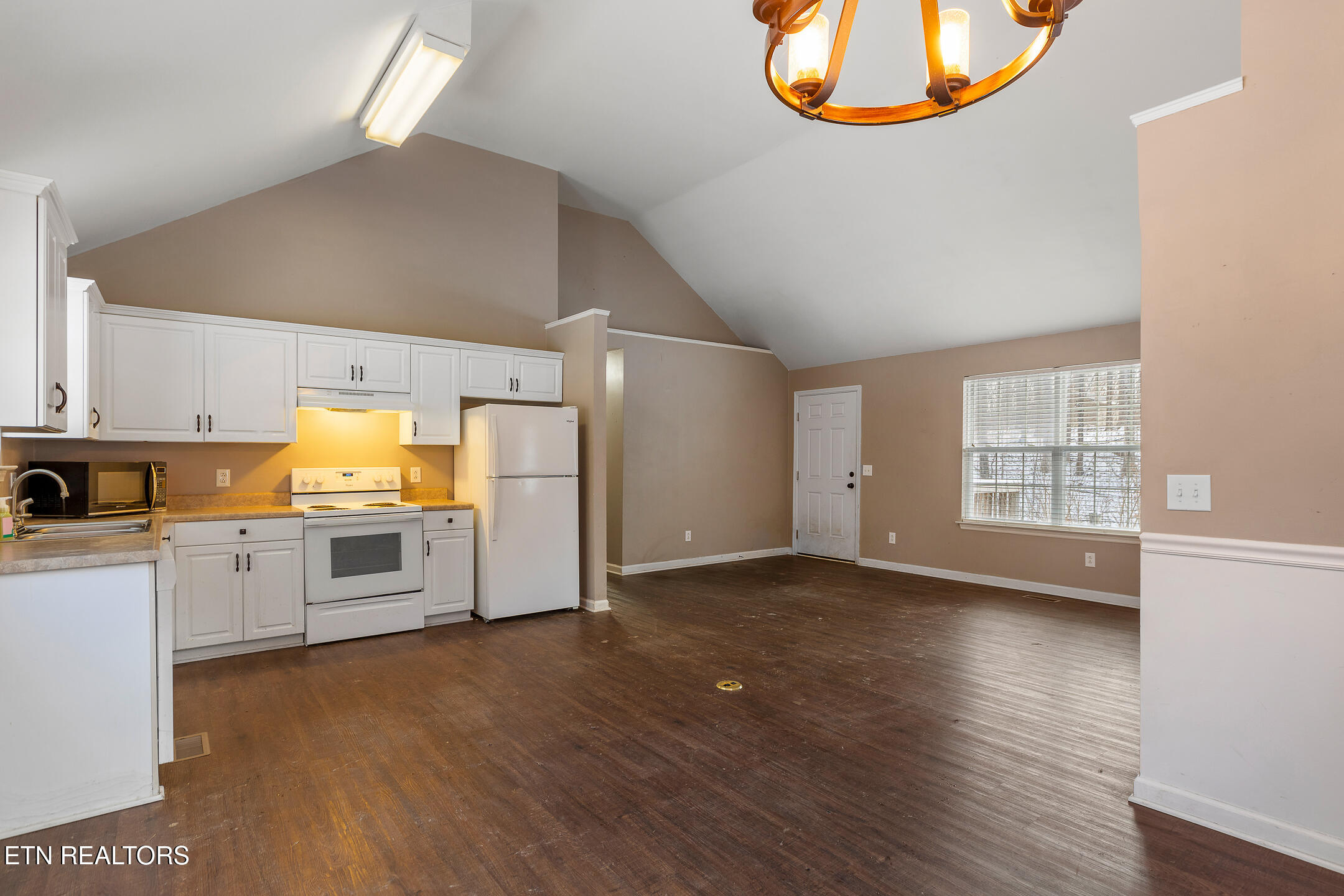 1655 Dogwood Circle