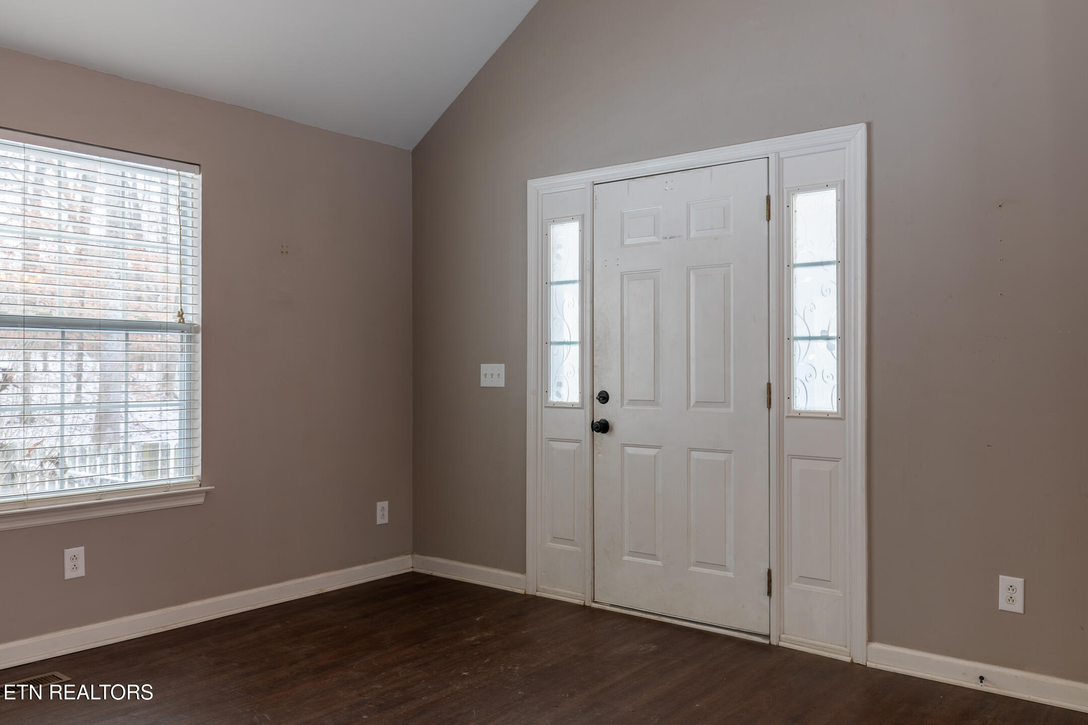 1655 Dogwood Circle