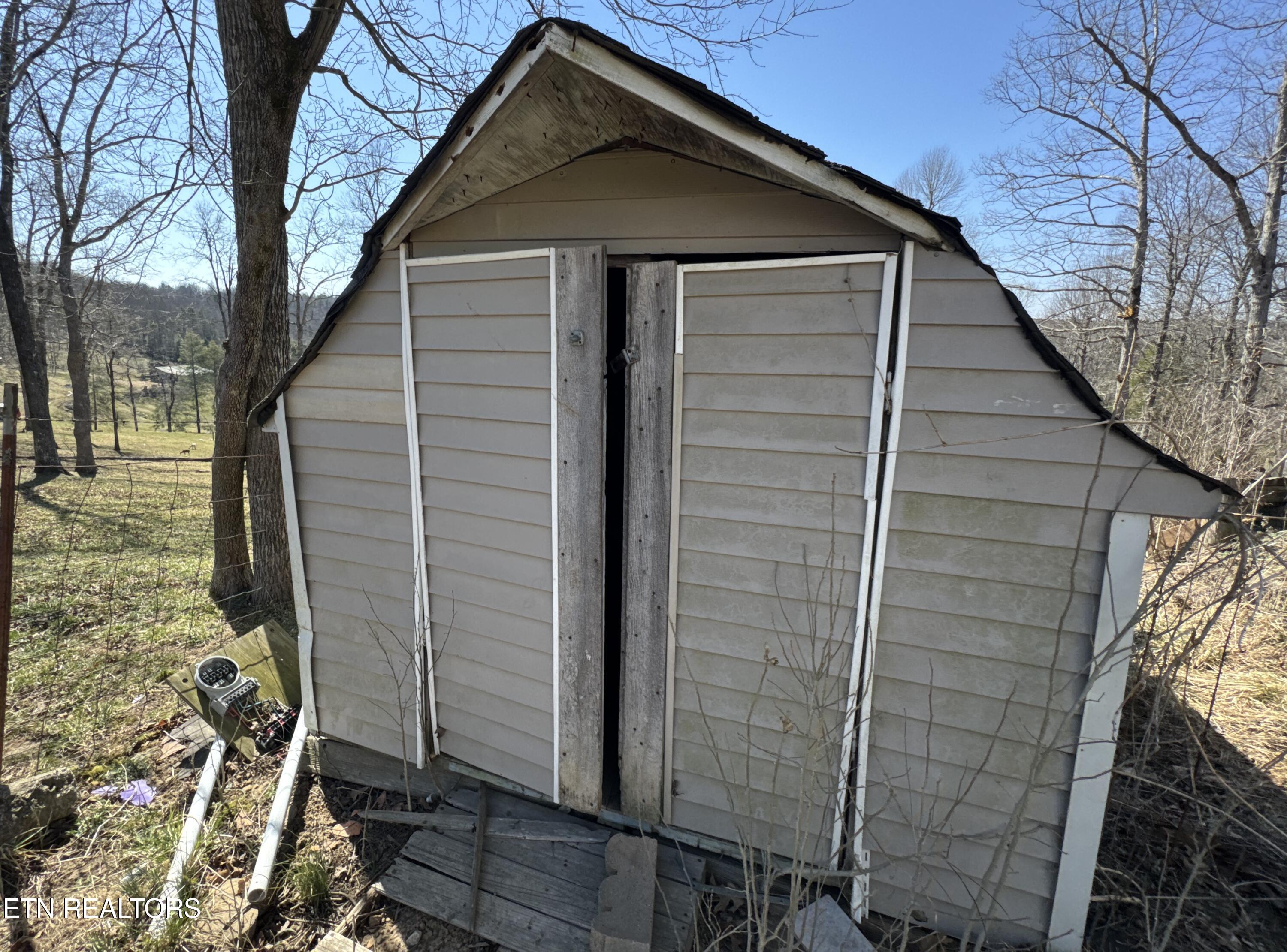 121 Rabbit Track Rd
