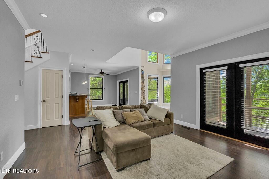 160 Eagles Bluff Circle