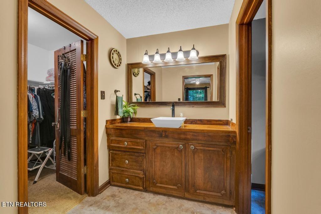 1992 Locke Bend Rd, McMinnville