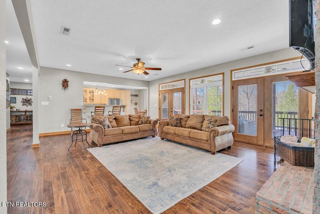 700 Falls Rd