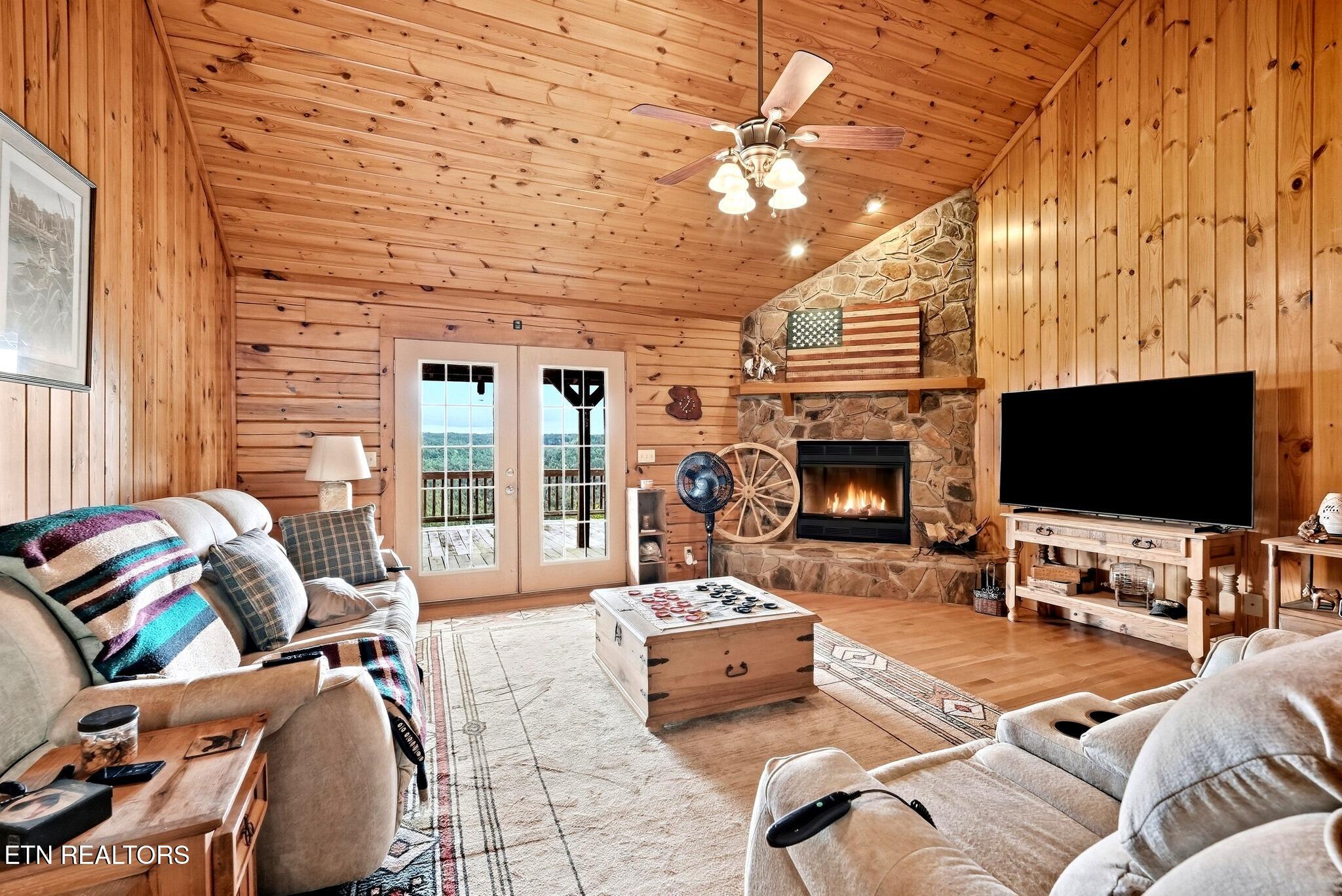 395 Hilltop Lane