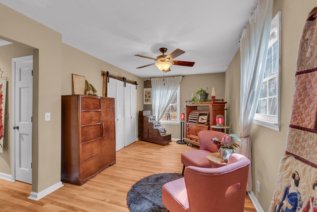 1439 Thomas Cir