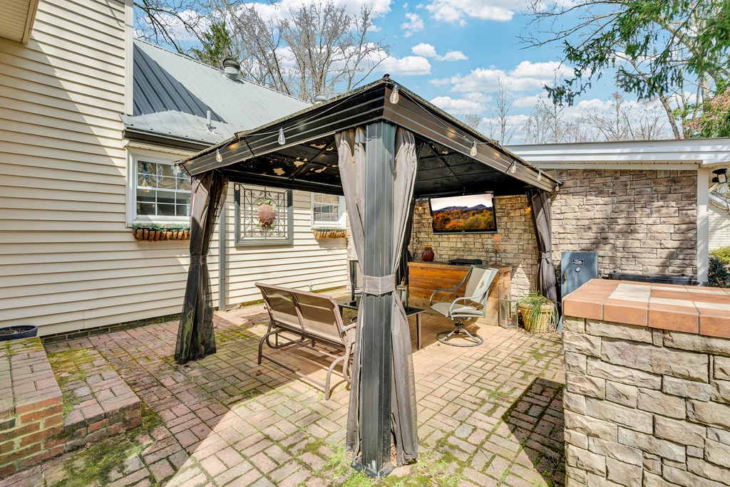 1439 Thomas Cir