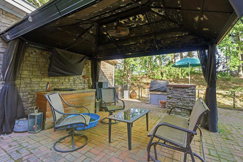 1439 Thomas Cir
