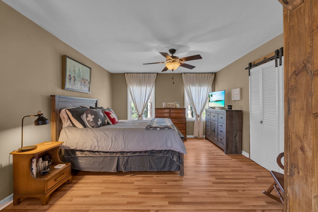 1439 Thomas Cir