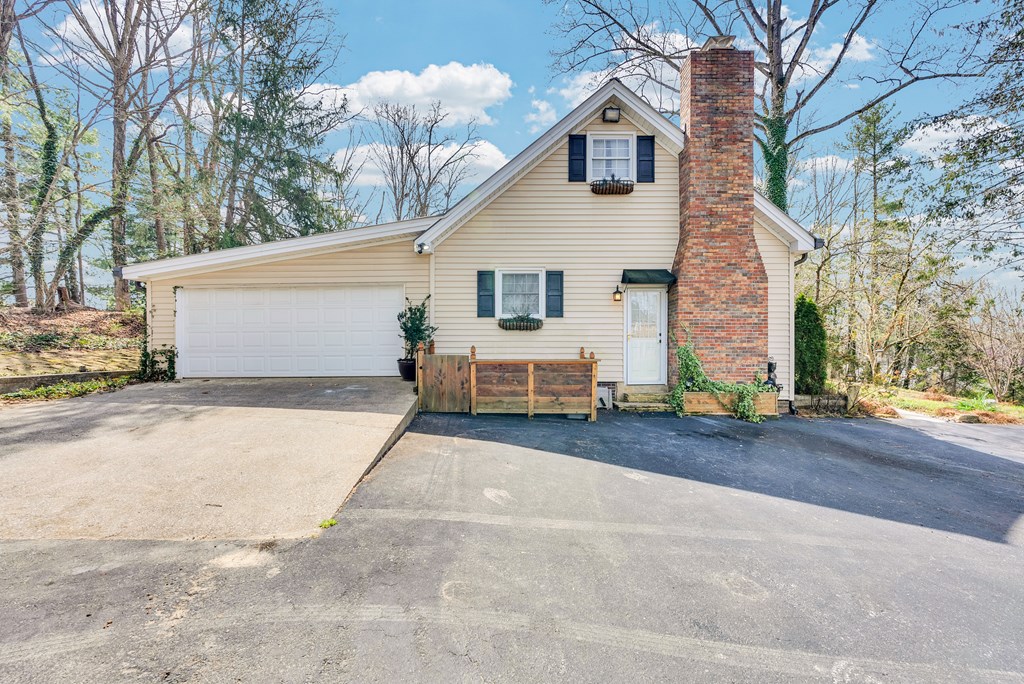 1439 Thomas Cir