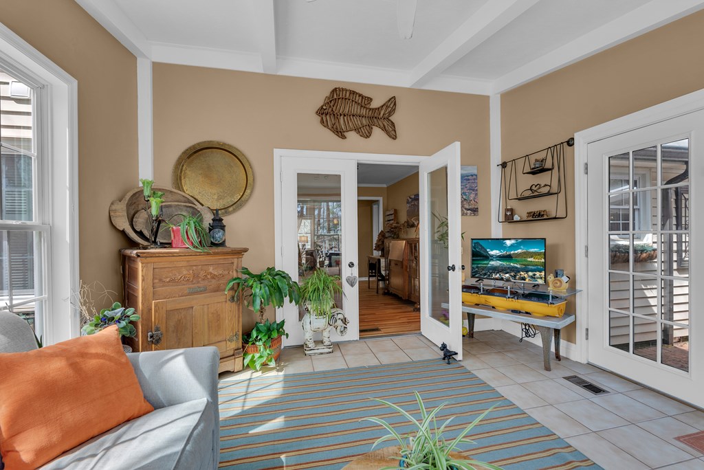 1439 Thomas Cir