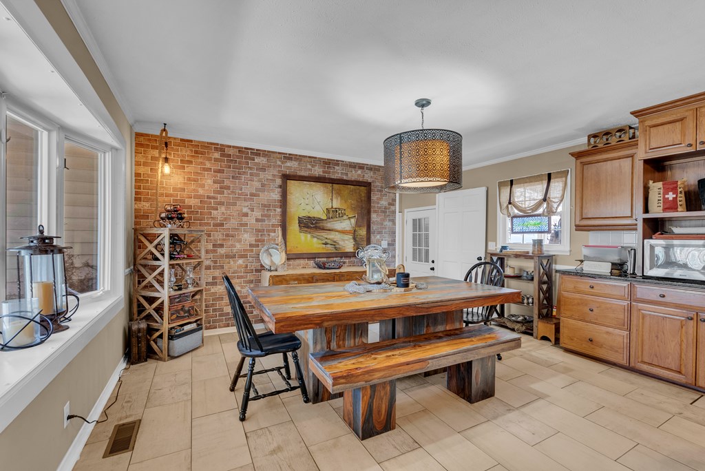 1439 Thomas Cir