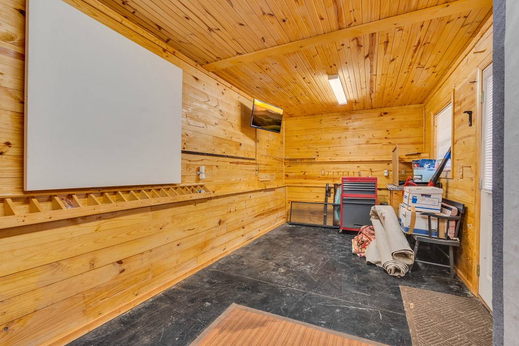 1439 Thomas Cir