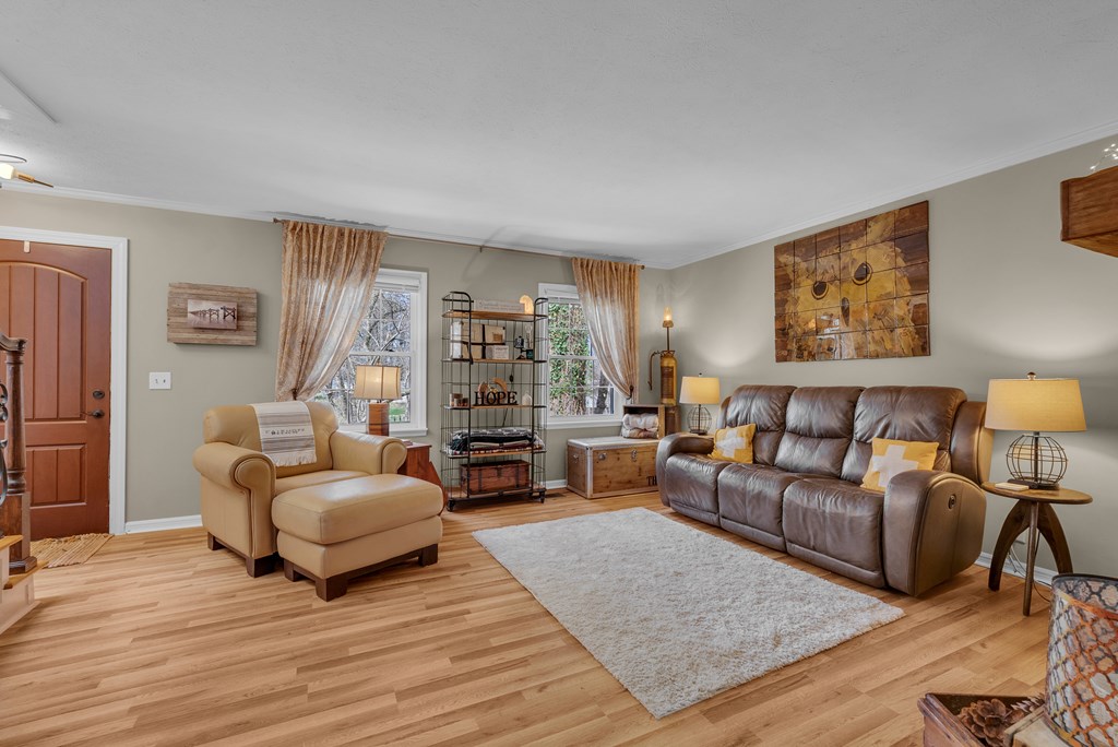 1439 Thomas Cir