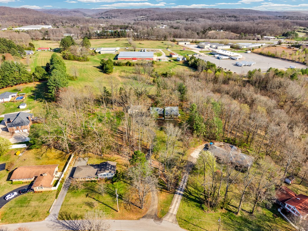 1439 Thomas Cir