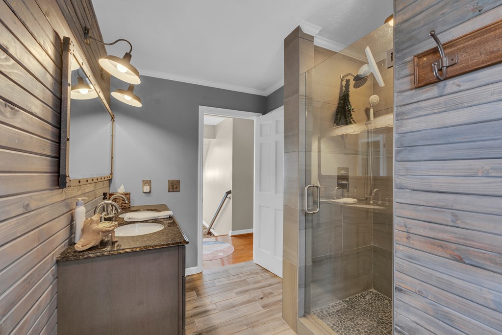 1439 Thomas Cir