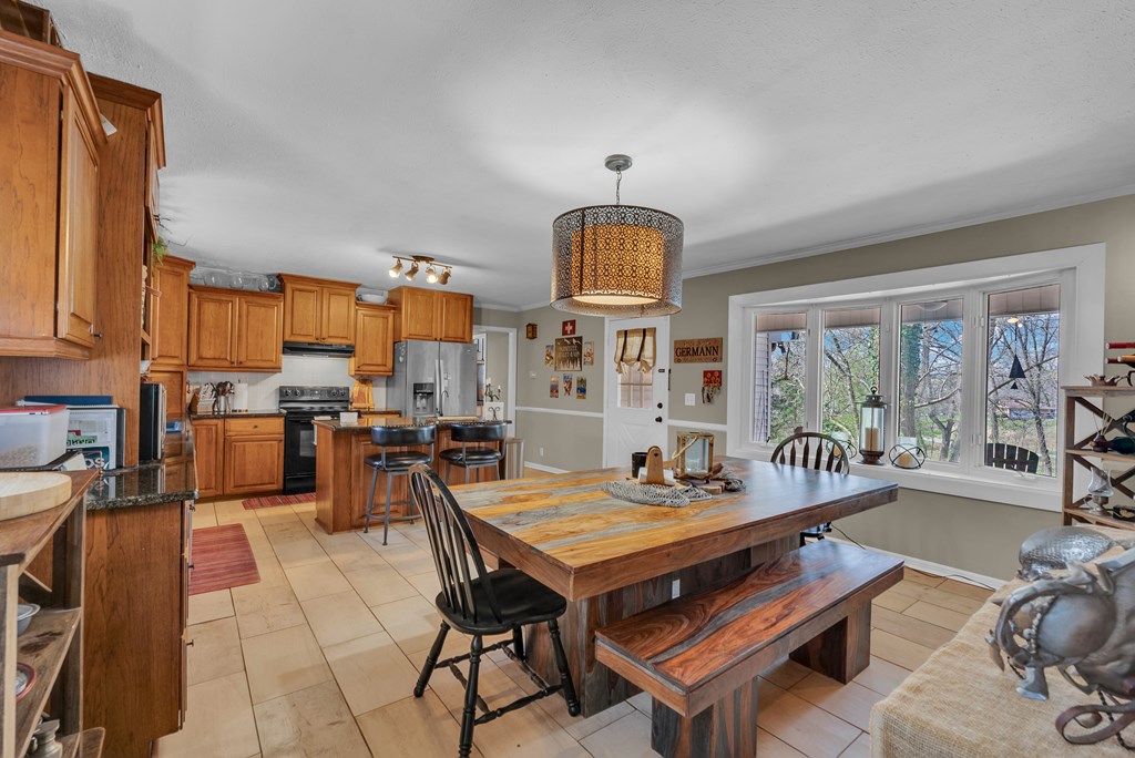 1439 Thomas Cir