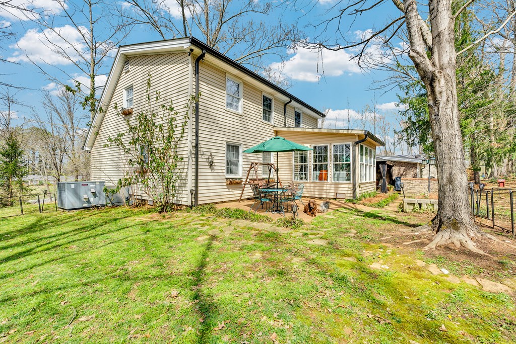 1439 Thomas Cir