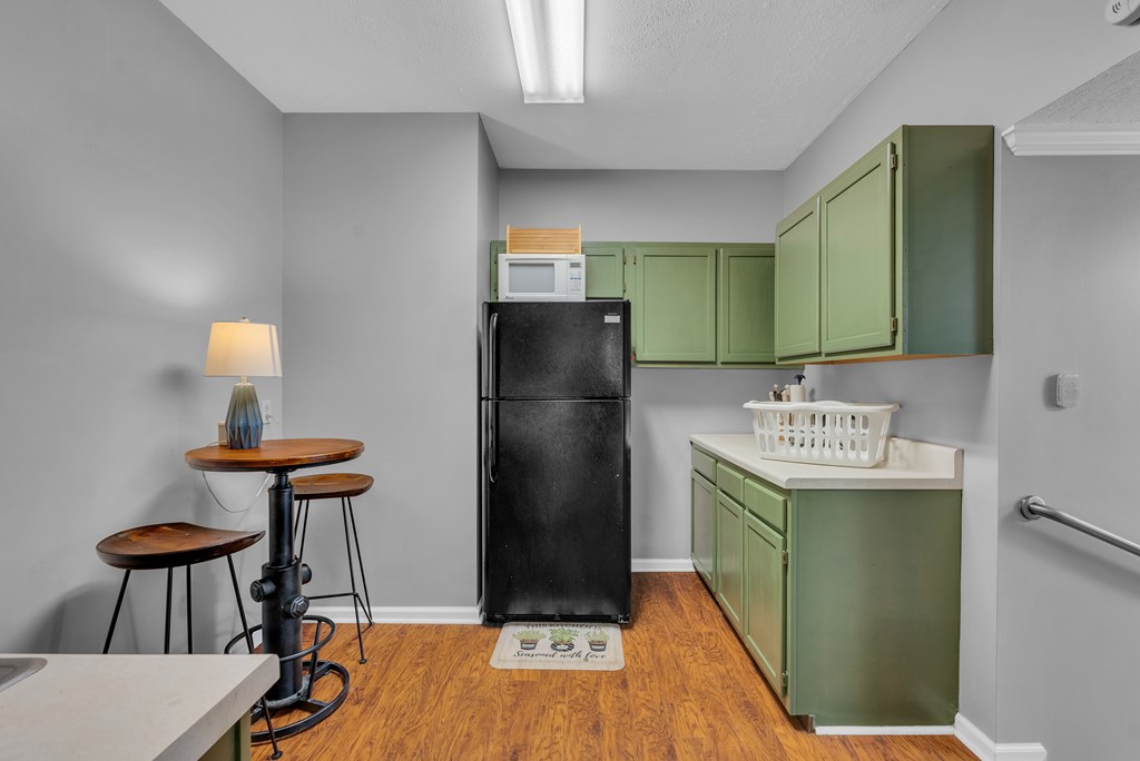 1439 Thomas Cir