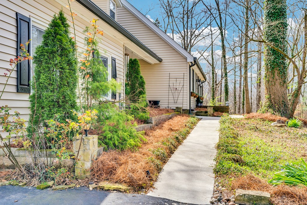 1439 Thomas Cir
