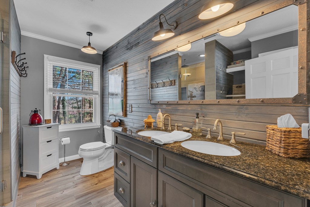 1439 Thomas Cir