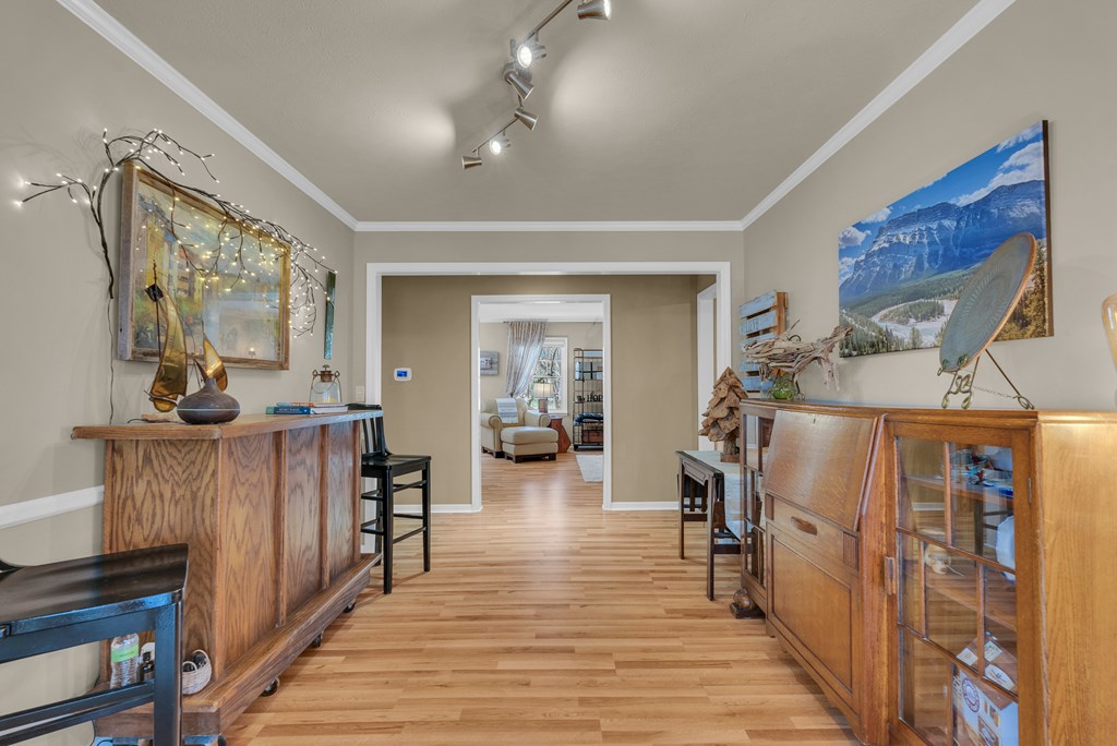 1439 Thomas Cir