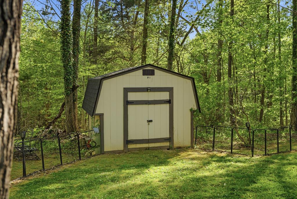 1439 Thomas Cir
