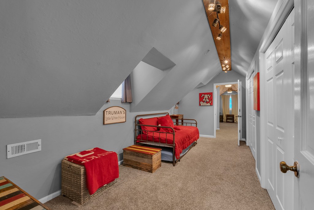 1439 Thomas Cir