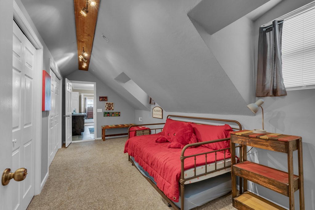 1439 Thomas Cir
