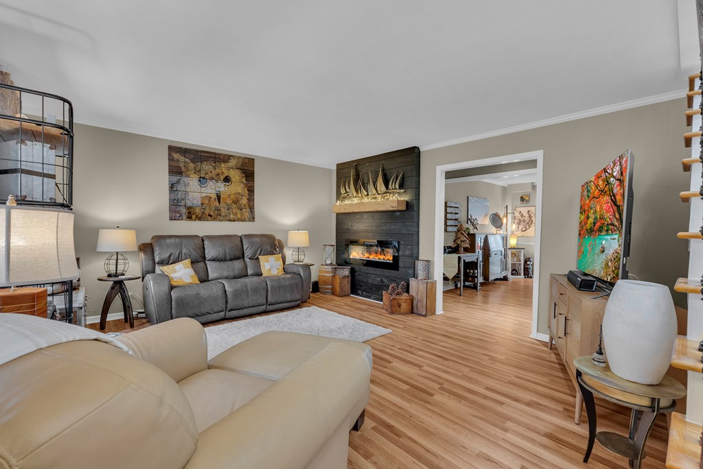 1439 Thomas Cir