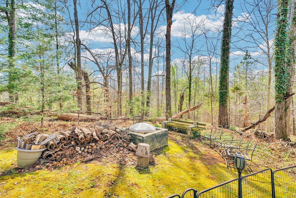 1439 Thomas Cir