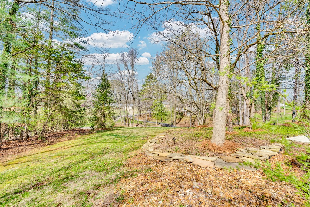 1439 Thomas Cir