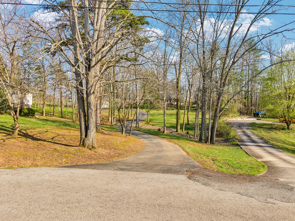 1439 Thomas Cir