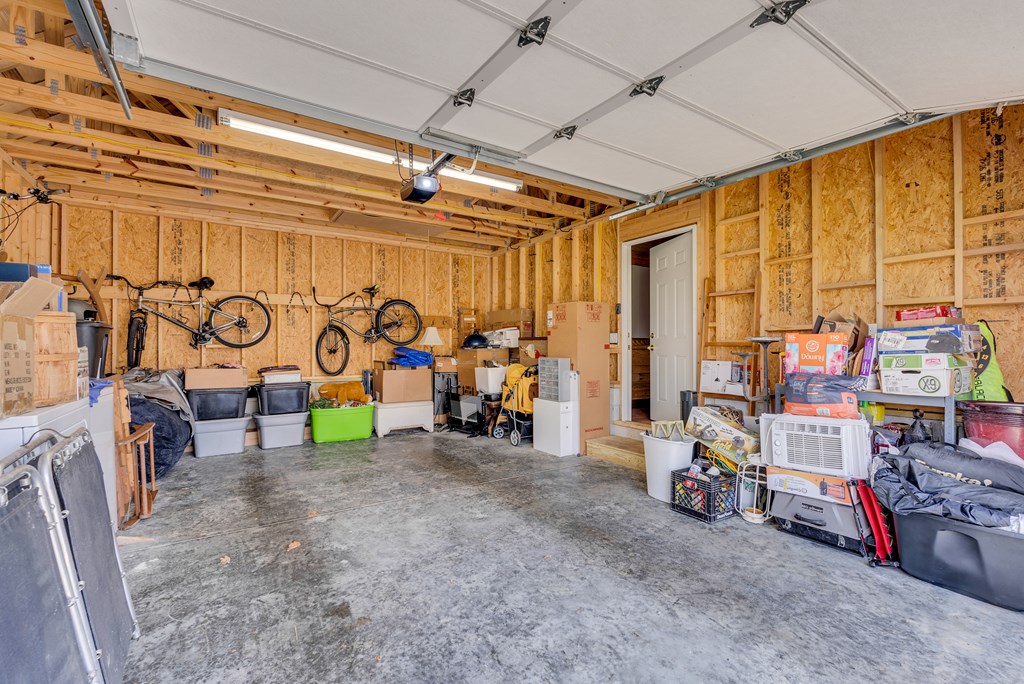 1439 Thomas Cir