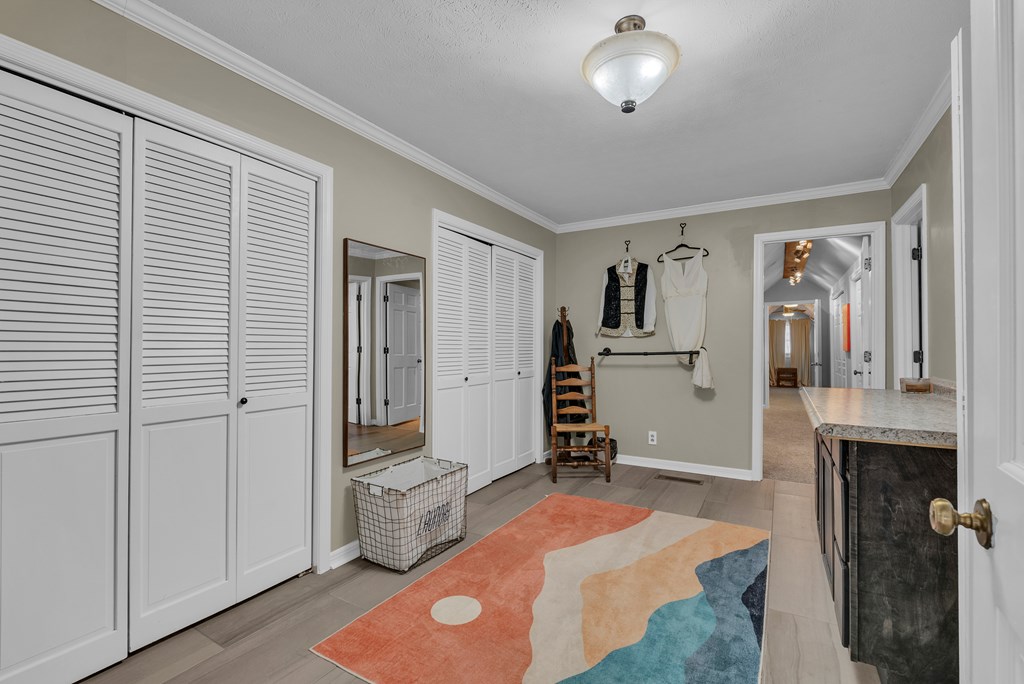1439 Thomas Cir