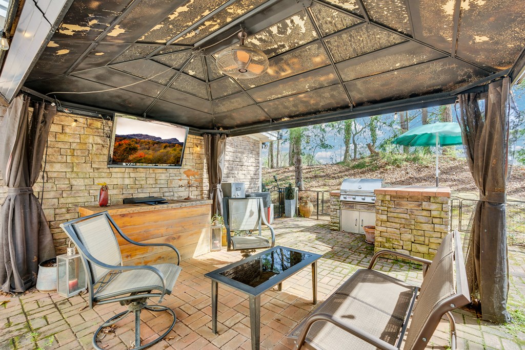 1439 Thomas Cir