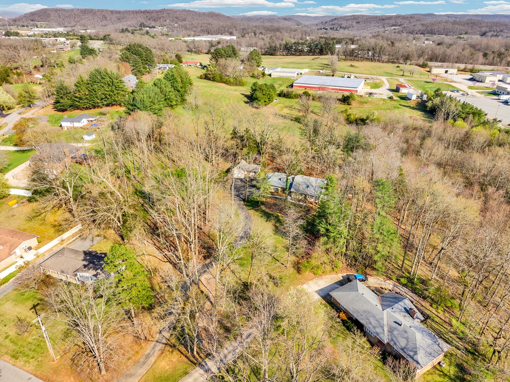 1439 Thomas Cir