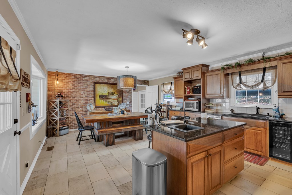 1439 Thomas Cir
