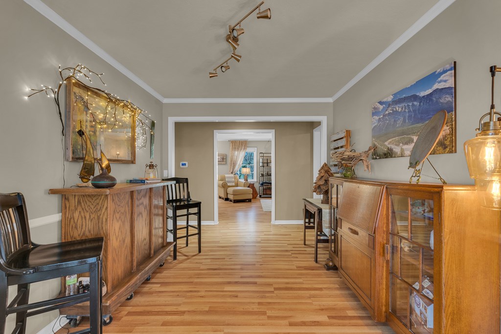 1439 Thomas Cir